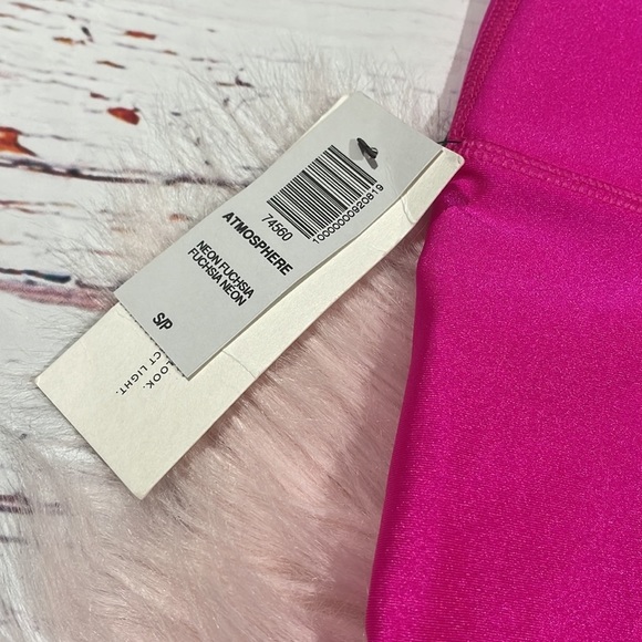 NWT TNA Aritzia Atmosphere Bright Neon Fuchsia Pink Bike Shorts - Picture 3 of 8